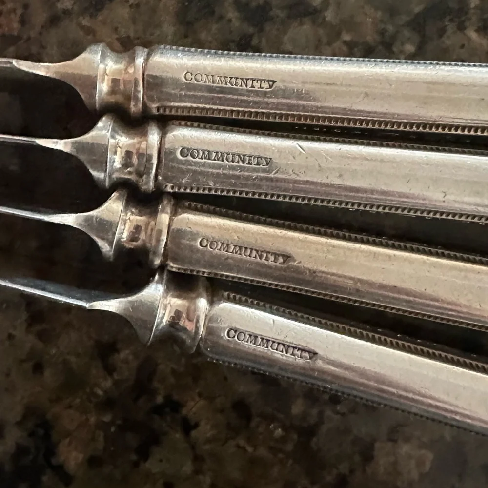 4, 1921 Grosvenor “Community” Oneida SilverPlate Knives - Great condition